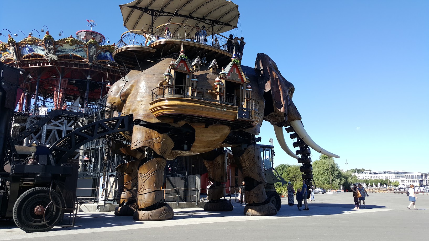 Nantes: Where Castles Meet Machines 🌟