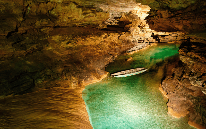 At 15 minutes from Rocamadour, stuning cave of Padirac